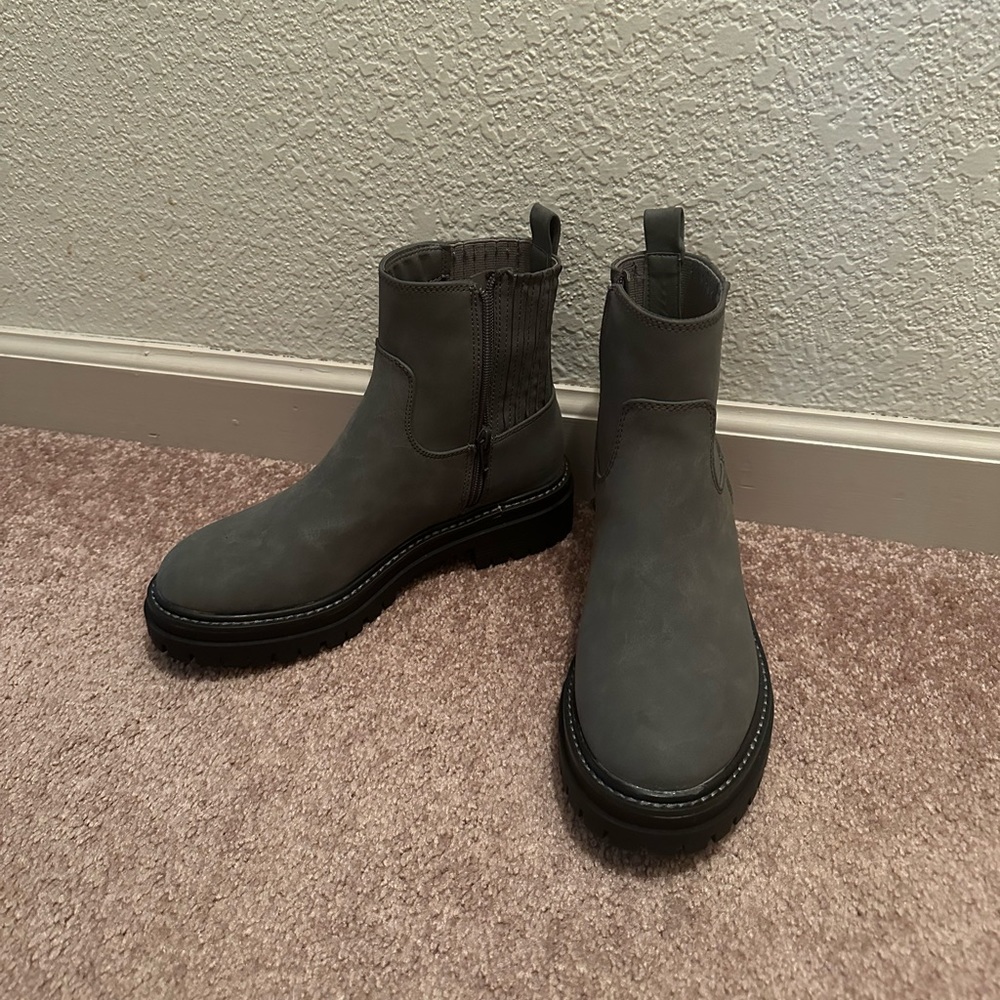 NWOT Time and Tru Lug Chelsea Boots. Size 7. Color: Gray
